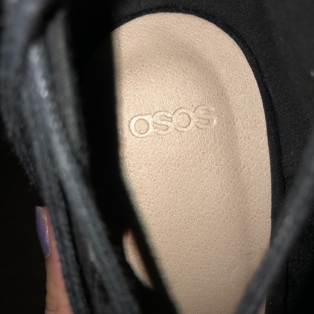 Heels - Picture 4 of 4